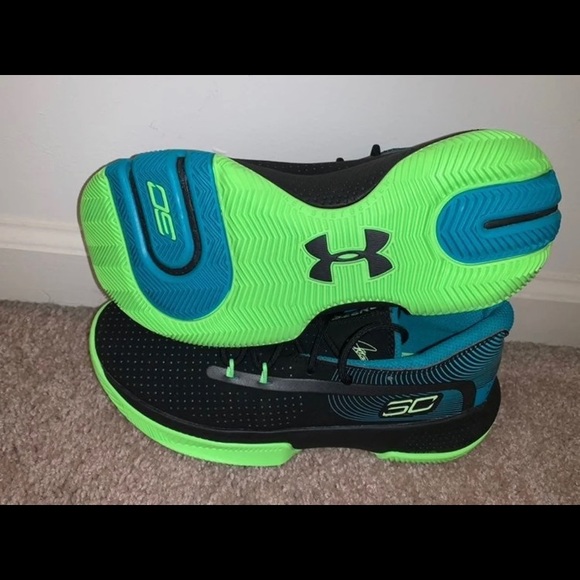 UA Curry 3Zero Grade School - Picture 2 of 4